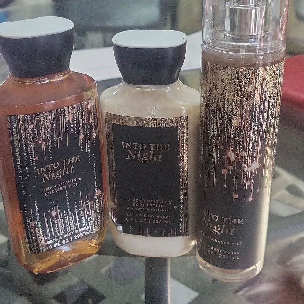 Trio Into the Night Bath and Body Works Set Plus Poof Dust Cover